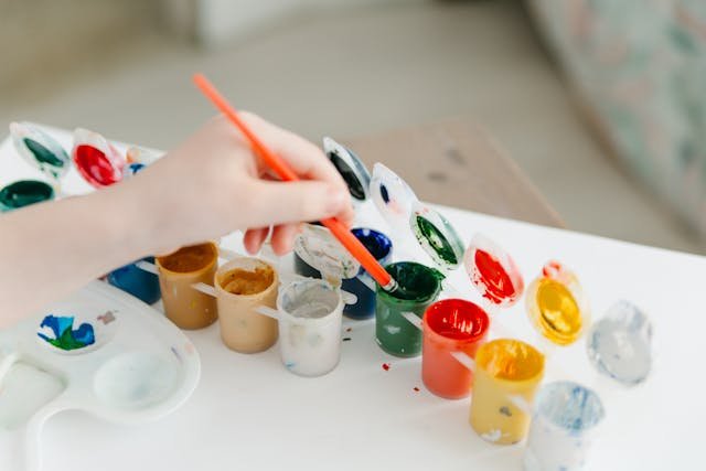 Comment initier vos enfants à l’art de la peinture avec des kits créatifs