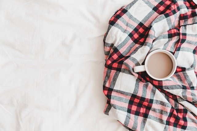 Des plaids élégants pour un cocon raffiné entre douceur et design