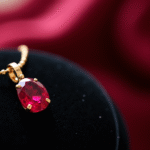 Pendentif rubis : Comment choisir la nuance de rouge parfaite ?