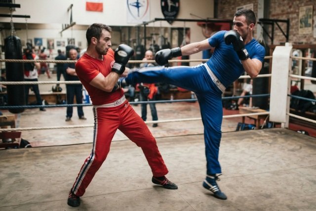 Les stratégies implacables de la savate, l’art martial français de combat