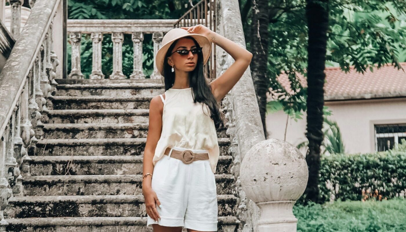 Short femme classe au travail : comment bien le porter ?
